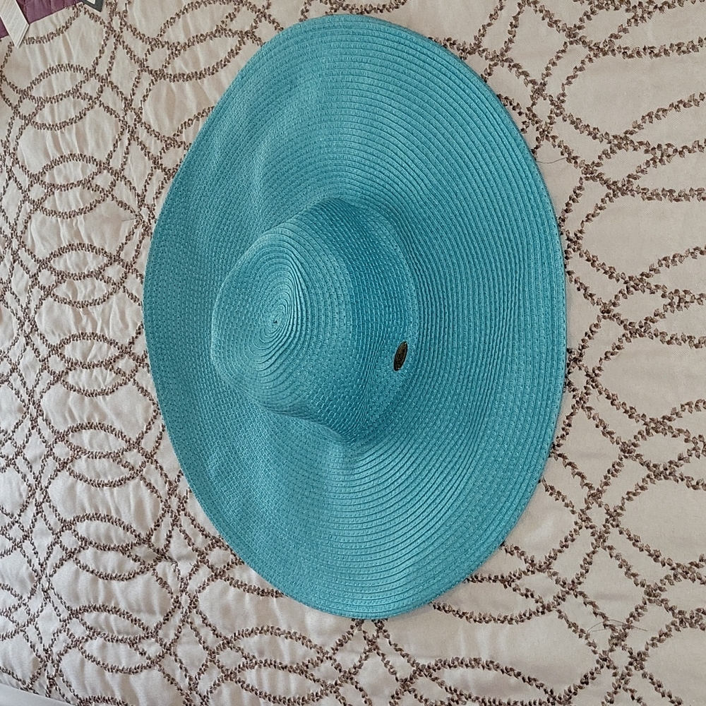 Floppy hat